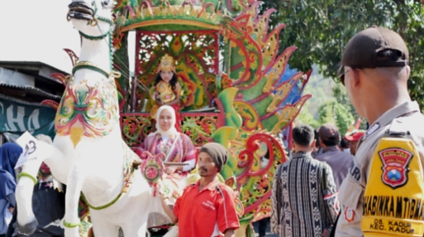 Parade Kebangsaan Hidupkan Semangat Kemerdekaan ke-79 RI di Kecamatan Kadur